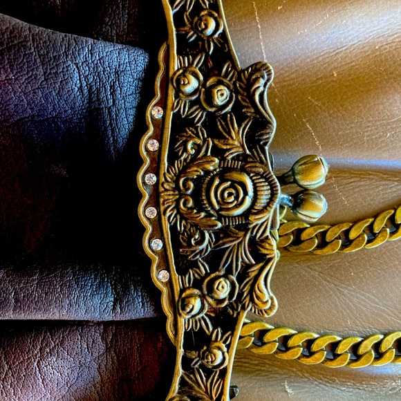 Vintage style American Darling cowhide clasp purse. - Picture 3 of 6